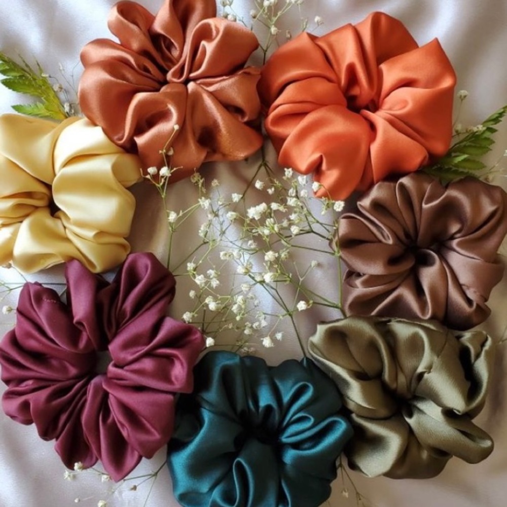 Homemade Satin SCRUNCHIEs 💖💖